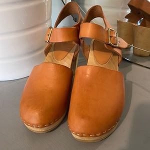 BRYR Emma closed toe clog